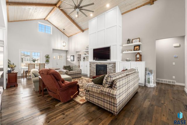 2905 W 77th St Street, Sioux Falls, SD 57108