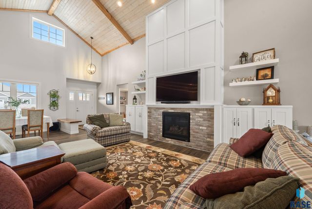 2905 W 77th St Street, Sioux Falls, SD 57108