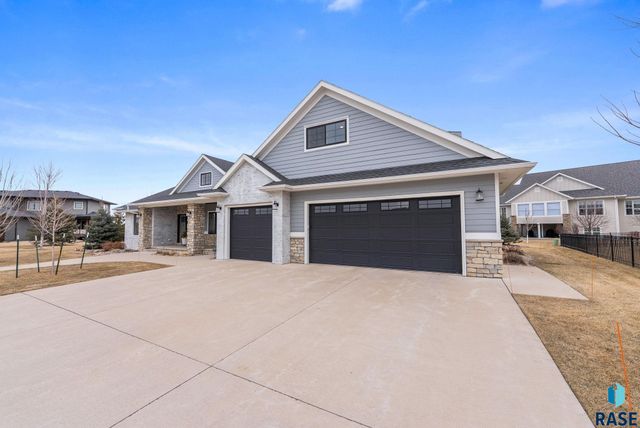 2905 W 77th St Street, Sioux Falls, SD 57108