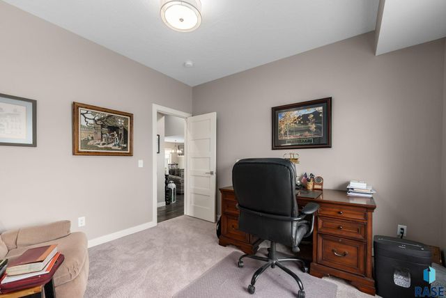 2905 W 77th St Street, Sioux Falls, SD 57108