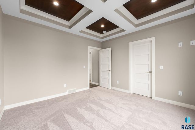 2905 W 77th St Street, Sioux Falls, SD 57108
