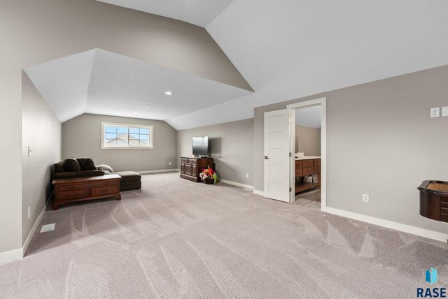 2905 W 77th St Street, Sioux Falls, SD 57108