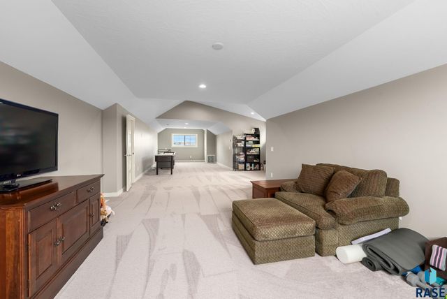 2905 W 77th St Street, Sioux Falls, SD 57108