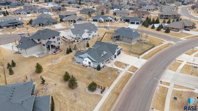 2905 W 77th St Street, Sioux Falls, SD 57108