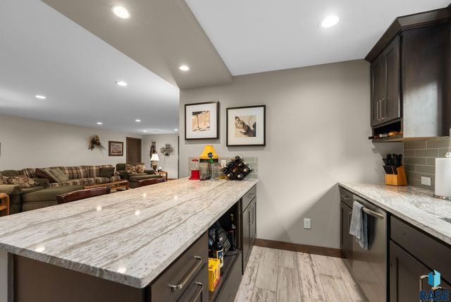 2905 W 77th St Street, Sioux Falls, SD 57108
