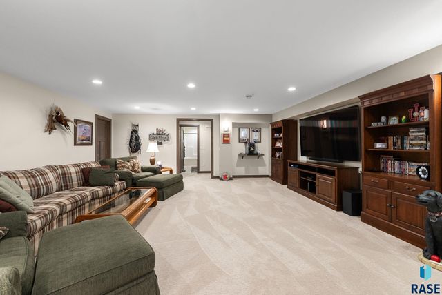 2905 W 77th St Street, Sioux Falls, SD 57108