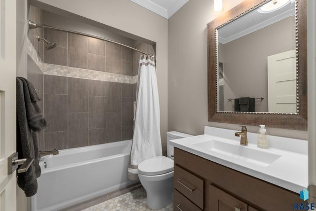 2905 W 77th St Street, Sioux Falls, SD 57108