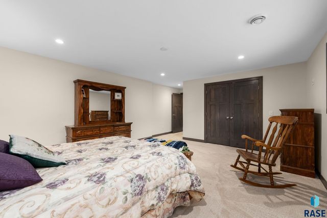 2905 W 77th St Street, Sioux Falls, SD 57108