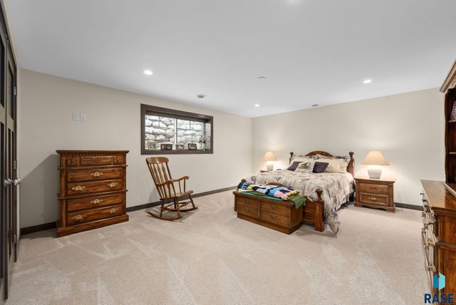 2905 W 77th St Street, Sioux Falls, SD 57108
