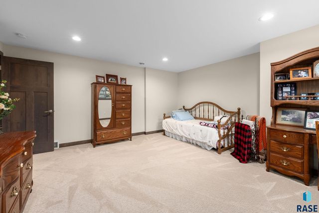 2905 W 77th St Street, Sioux Falls, SD 57108
