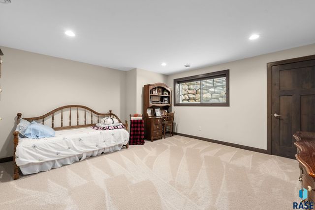 2905 W 77th St Street, Sioux Falls, SD 57108