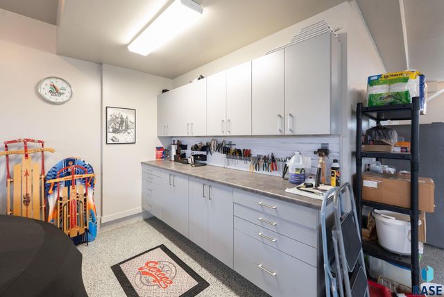 2905 W 77th St Street, Sioux Falls, SD 57108