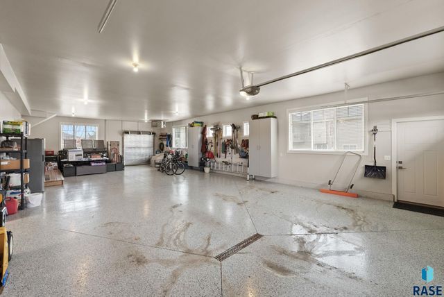 2905 W 77th St Street, Sioux Falls, SD 57108