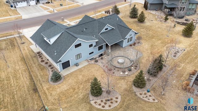 2905 W 77th St Street, Sioux Falls, SD 57108