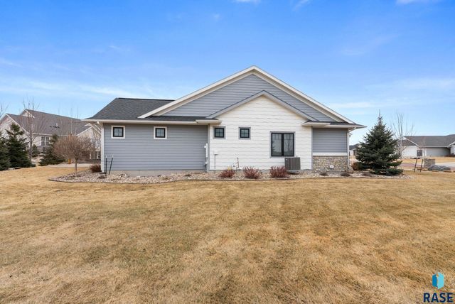 2905 W 77th St Street, Sioux Falls, SD 57108