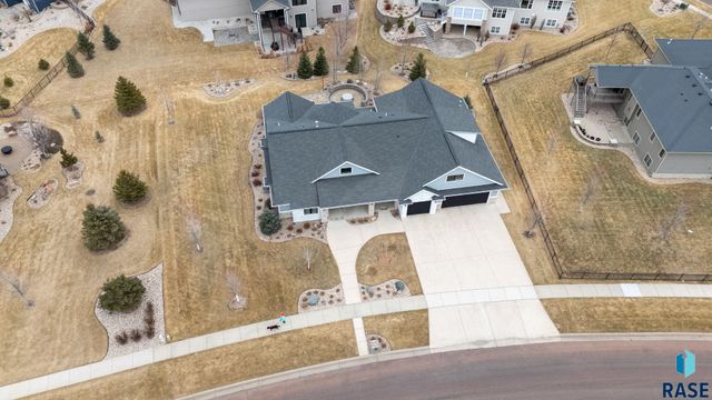 2905 W 77th St Street, Sioux Falls, SD 57108
