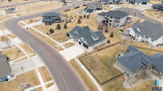2905 W 77th St Street, Sioux Falls, SD 57108