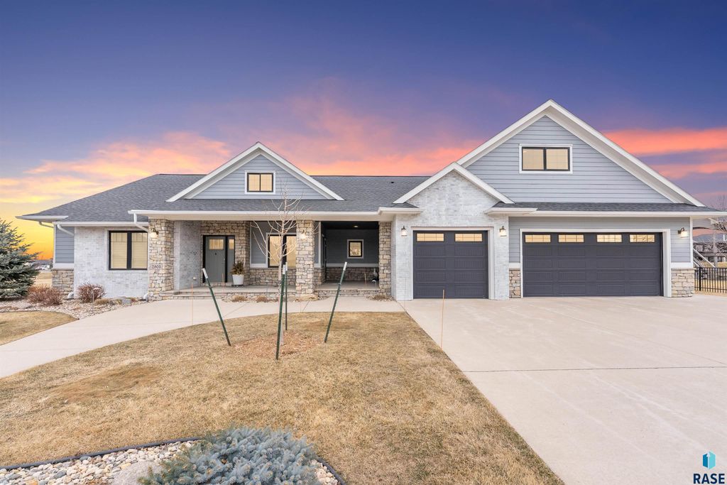 2905 W 77th St Street, Sioux Falls, SD 57108