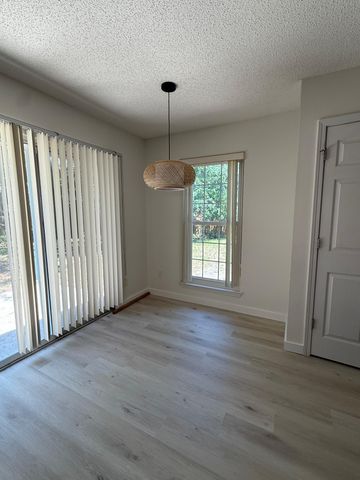 910 Elizabeth Lane, Shalimar, FL 32579