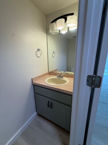 910 Elizabeth Lane, Shalimar, FL 32579
