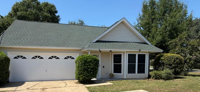 910 Elizabeth Lane, Shalimar, FL 32579
