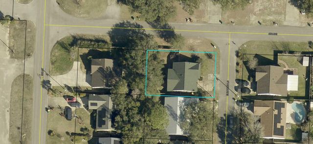 910 Elizabeth Lane, Shalimar, FL 32579