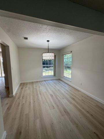 910 Elizabeth Lane, Shalimar, FL 32579