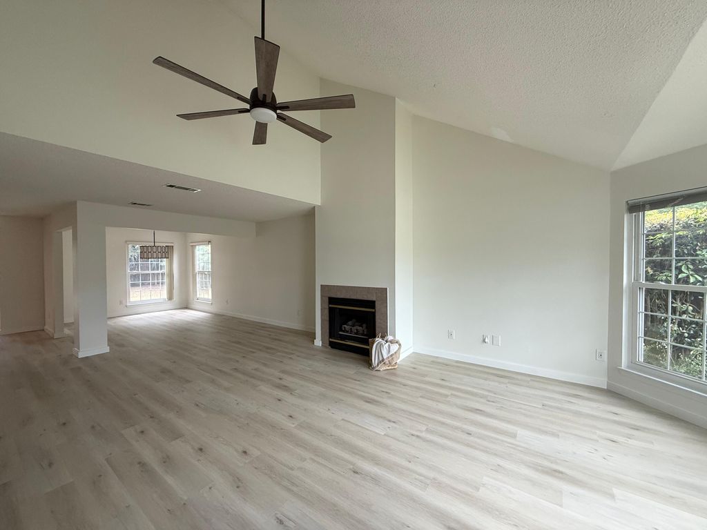 910 Elizabeth Lane, Shalimar, FL 32579
