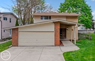 20004 Parkside Street, St Clair Shores, MI 48080