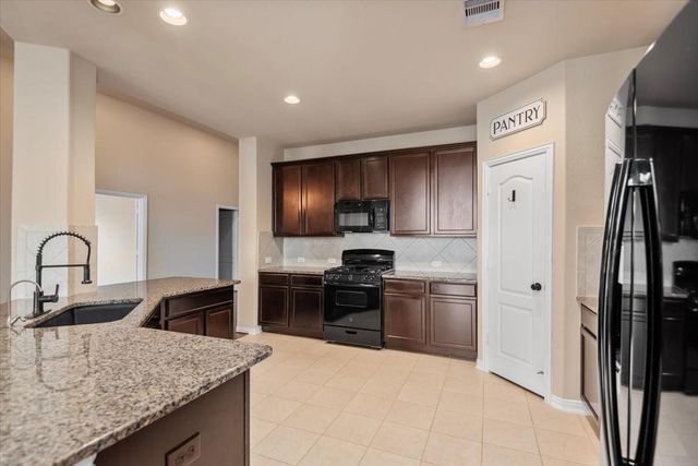 31926 Mckinley Run Drive, Hockley, TX 77447