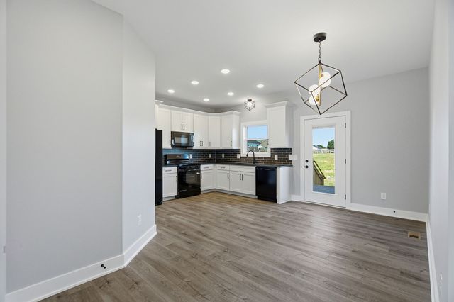 719 Mount Vernon Rd, Bethpage, TN 37022