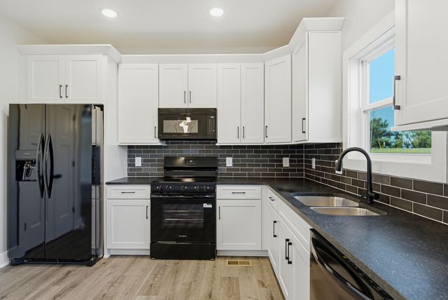 719 Mount Vernon Rd, Bethpage, TN 37022