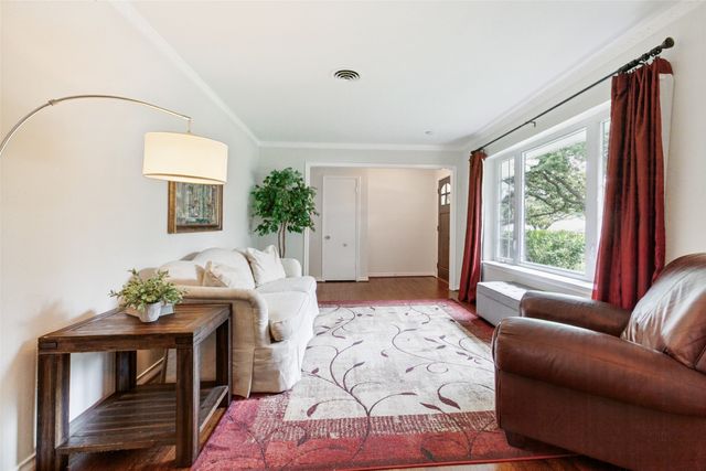 6935 Kingsbury Drive, Dallas, TX 75231