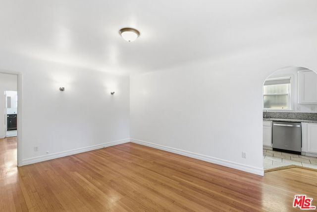 1307 S Longwood Avenue, Los Angeles, CA 90019