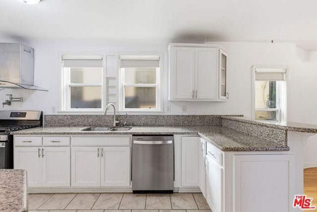 1307 S Longwood Avenue, Los Angeles, CA 90019