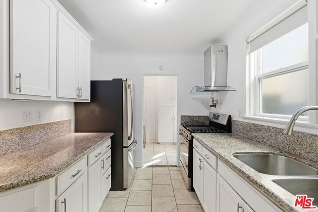 1307 S Longwood Avenue, Los Angeles, CA 90019