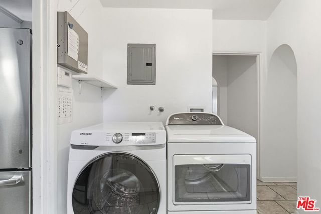 1307 S Longwood Avenue, Los Angeles, CA 90019