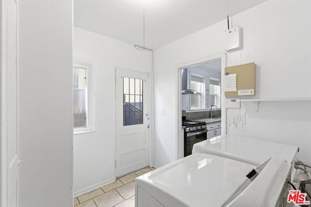 1307 S Longwood Avenue, Los Angeles, CA 90019