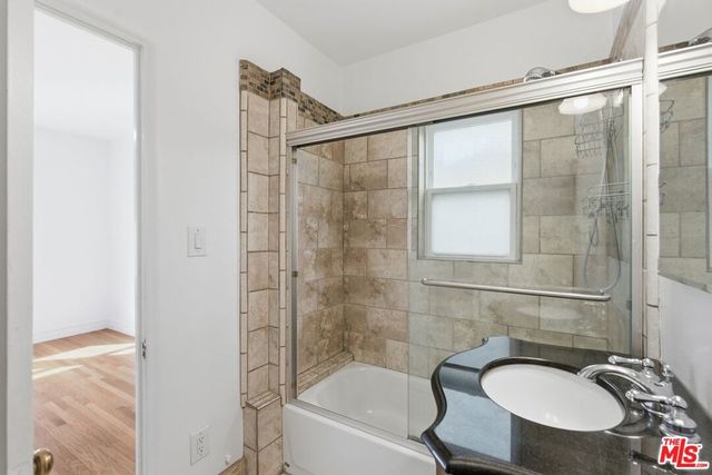 1307 S Longwood Avenue, Los Angeles, CA 90019