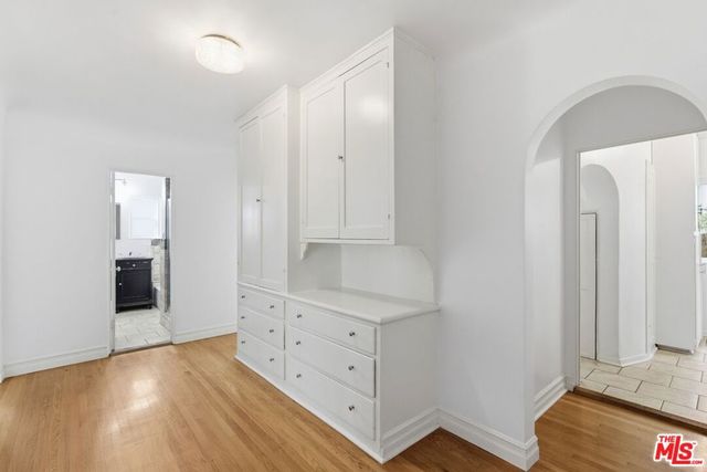 1307 S Longwood Avenue, Los Angeles, CA 90019