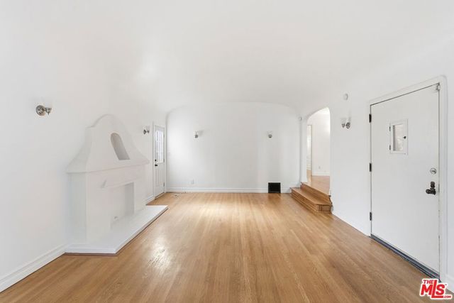 1307 S Longwood Avenue, Los Angeles, CA 90019