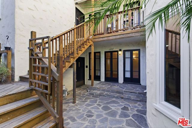 1307 S Longwood Avenue, Los Angeles, CA 90019