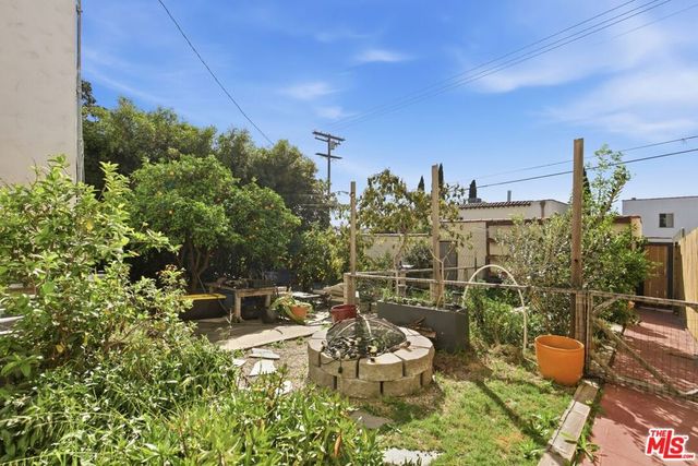 1307 S Longwood Avenue, Los Angeles, CA 90019