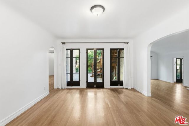 1307 S Longwood Avenue, Los Angeles, CA 90019