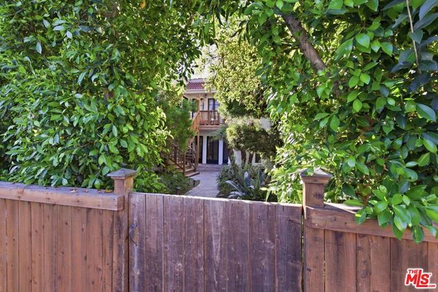 1307 S Longwood Avenue, Los Angeles, CA 90019