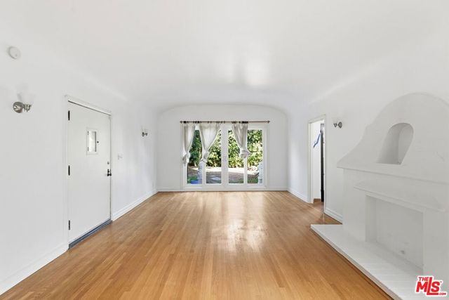 1307 S Longwood Avenue, Los Angeles, CA 90019