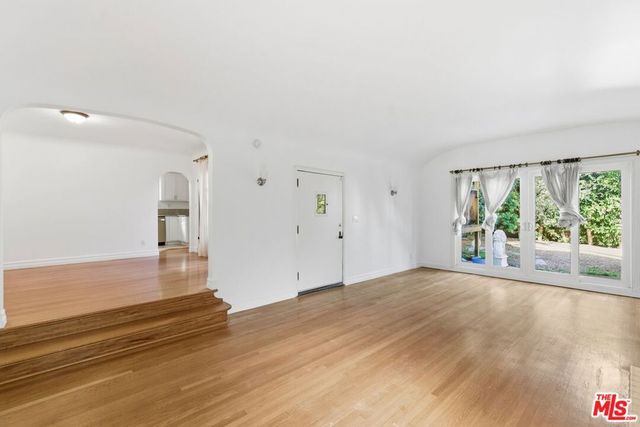 1307 S Longwood Avenue, Los Angeles, CA 90019