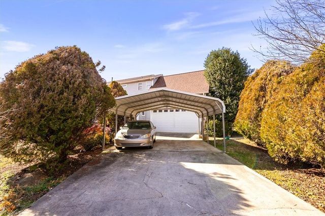 5603 Little Beane Store Road, Seagrove, NC 27341