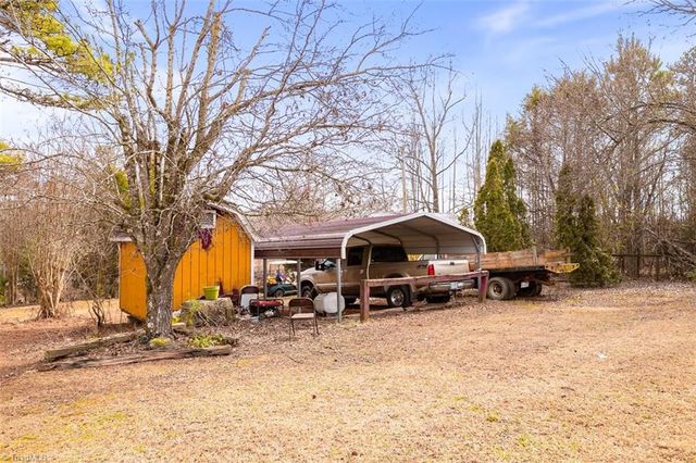 5603 Little Beane Store Road, Seagrove, NC 27341