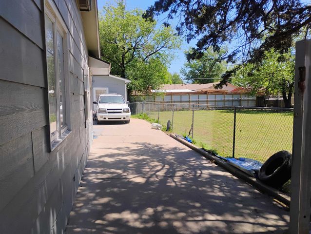 3234 N Fairview Ave, Wichita, KS 67204